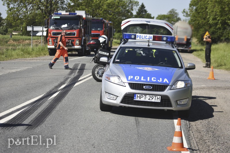 Tragiczny wypadek w Komorowie Żuławskim, nie żyje kierowca skody zdjęcie nr 175039