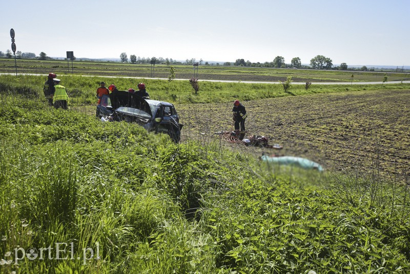 Tragiczny wypadek w Komorowie Żuławskim, nie żyje kierowca skody zdjęcie nr 175034
