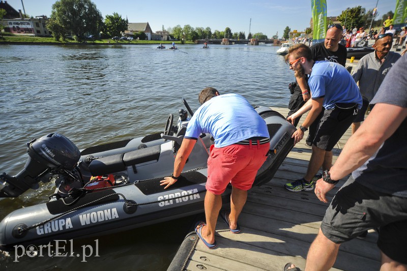 Motorowa ławica wypłynęła na wodę zdjęcie nr 175070