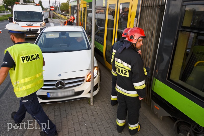 Elbląg Zderzenie tramwaju z mercedesem