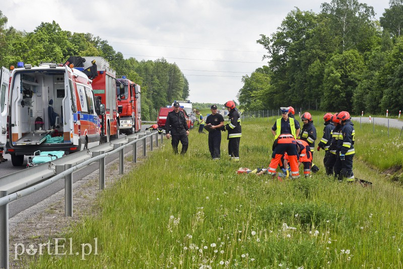 Wyprzedzała na S22, wylądowała w rowie zdjęcie nr 175170