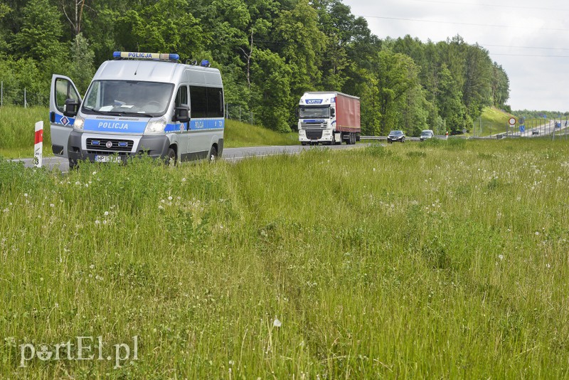 Wyprzedzała na S22, wylądowała w rowie zdjęcie nr 175176