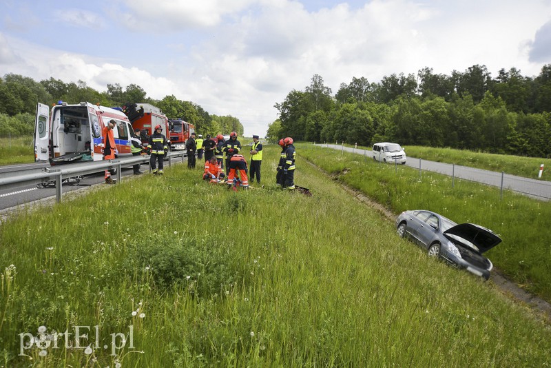 Wyprzedzała na S22, wylądowała w rowie zdjęcie nr 175173