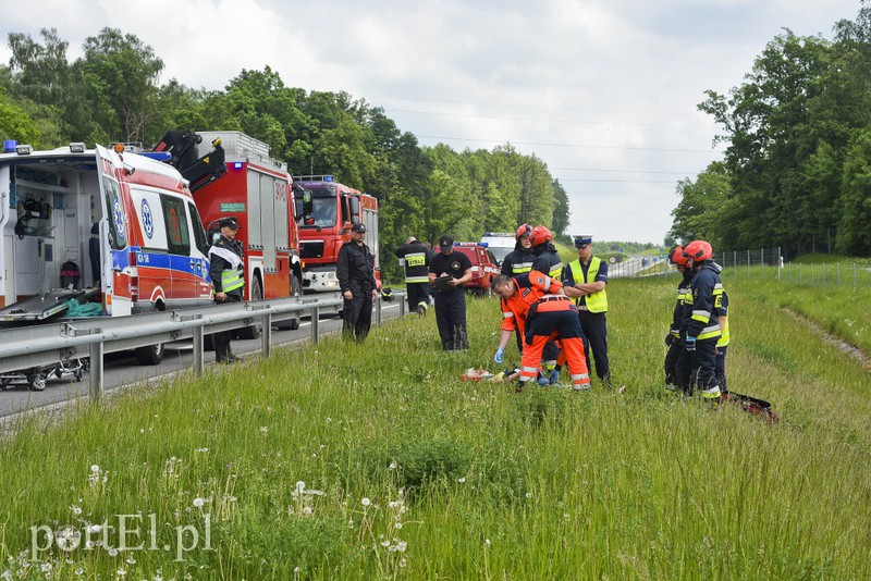 Wyprzedzała na S22, wylądowała w rowie zdjęcie nr 175172