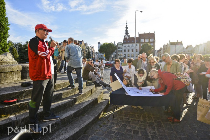 Solidarni z protestującymi w Sejmie rodzinami osób niepełnosprawnych: Oni chcą godnie żyć zdjęcie nr 175727