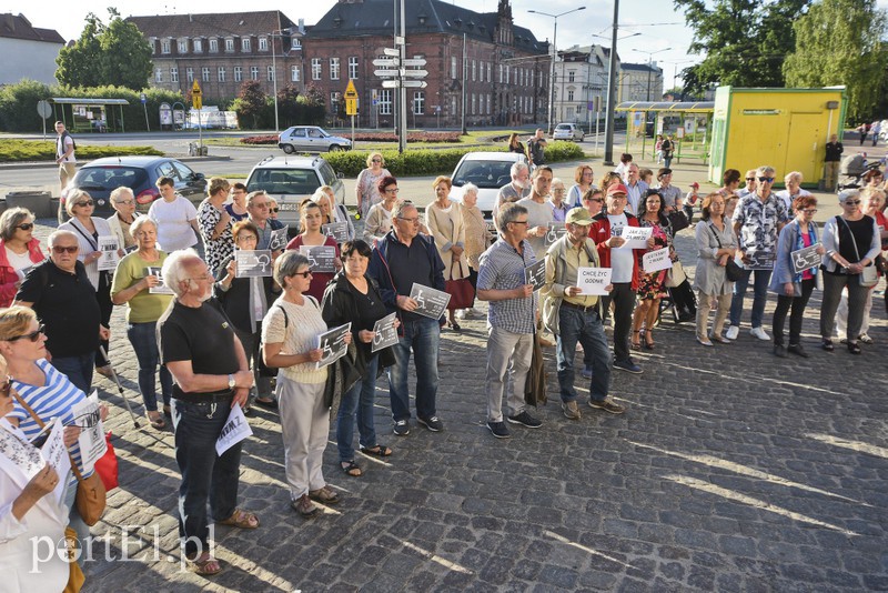 Solidarni z protestującymi w Sejmie rodzinami osób niepełnosprawnych: Oni chcą godnie żyć zdjęcie nr 175713