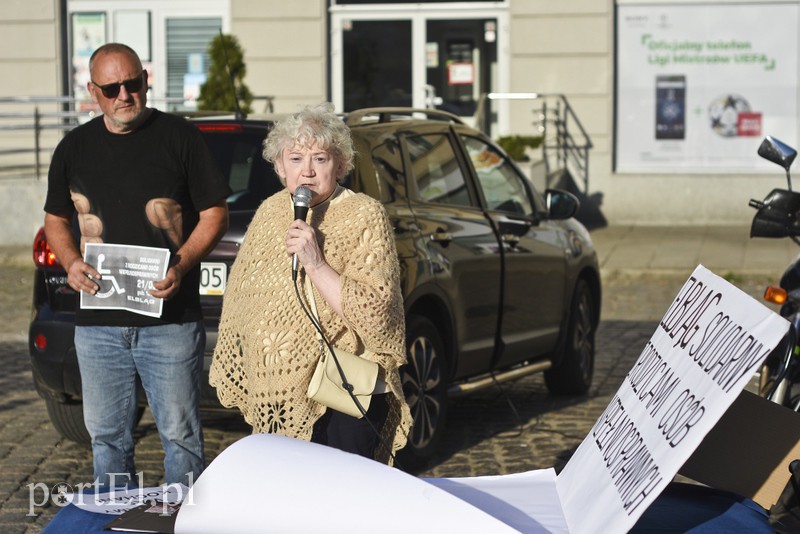 Solidarni z protestującymi w Sejmie rodzinami osób niepełnosprawnych: Oni chcą godnie żyć zdjęcie nr 175719