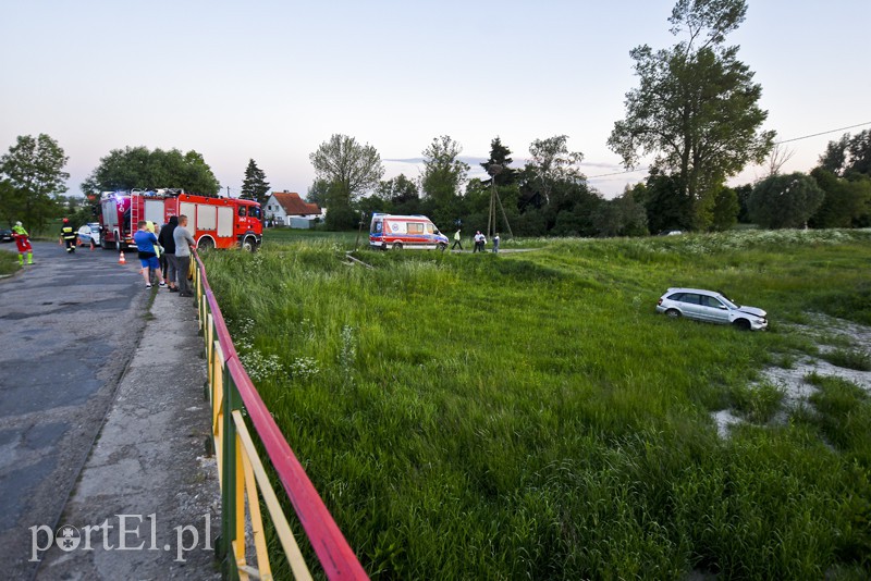 Na zakręcie pojechała… prosto zdjęcie nr 175827