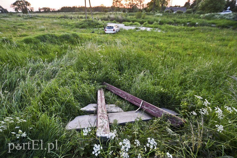 Na zakręcie pojechała… prosto zdjęcie nr 175834