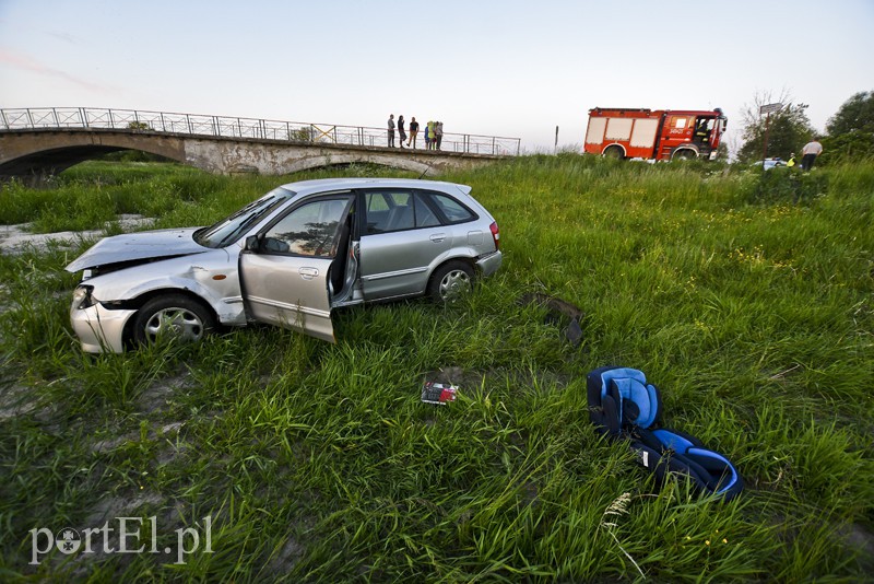 Na zakręcie pojechała… prosto zdjęcie nr 175829