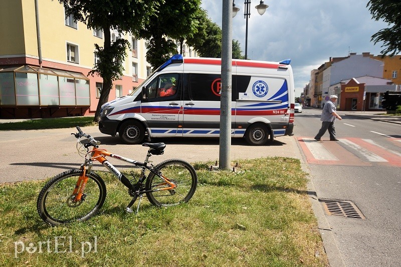  12-latek wjechał rowerem wprost pod samochód zdjęcie nr 175925