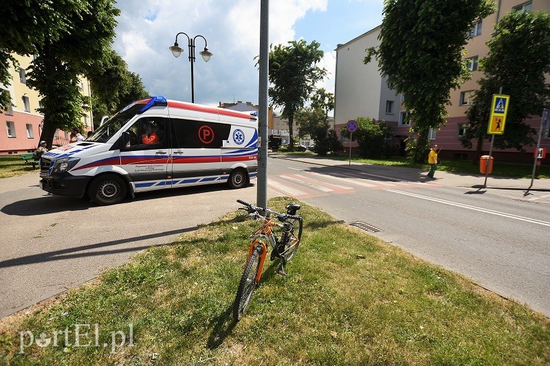  12-latek wjechał rowerem wprost pod samochód zdjęcie nr 175924