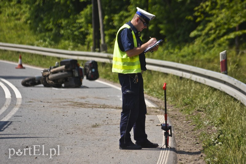 Śmiertelny wypadek pod Pasłękiem. Zginął motocyklista zdjęcie nr 176191