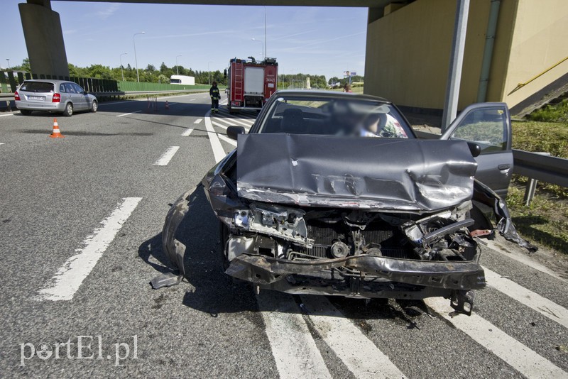 Groźna kolizja nissana z ciężarówką na S7 zdjęcie nr 177008