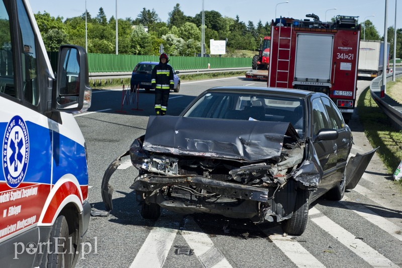 Groźna kolizja nissana z ciężarówką na S7 zdjęcie nr 177014