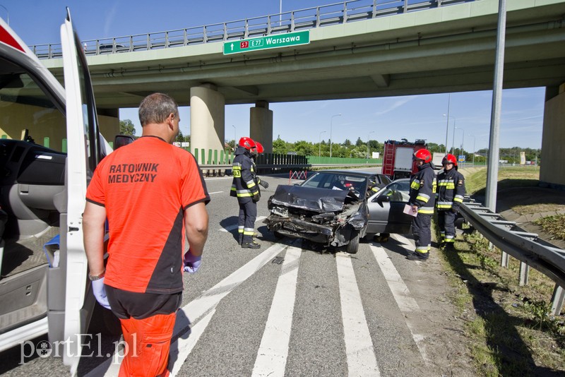 Groźna kolizja nissana z ciężarówką na S7 zdjęcie nr 177019