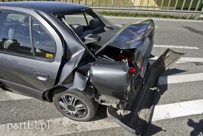 Groźna kolizja nissana z ciężarówką na S7 zdjęcie nr 177016