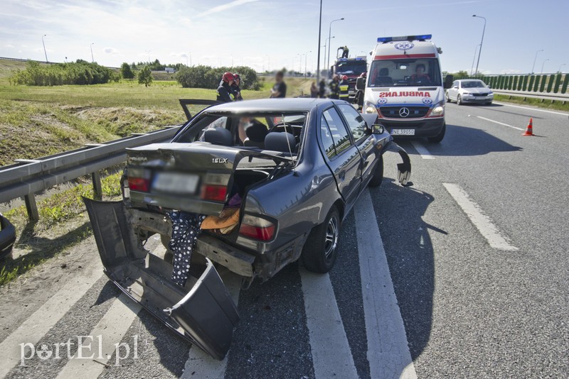 Groźna kolizja nissana z ciężarówką na S7 zdjęcie nr 177009