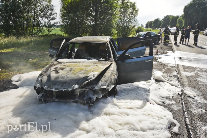 Pożar samochodu na drodze nr 22 zdjęcie nr 177415