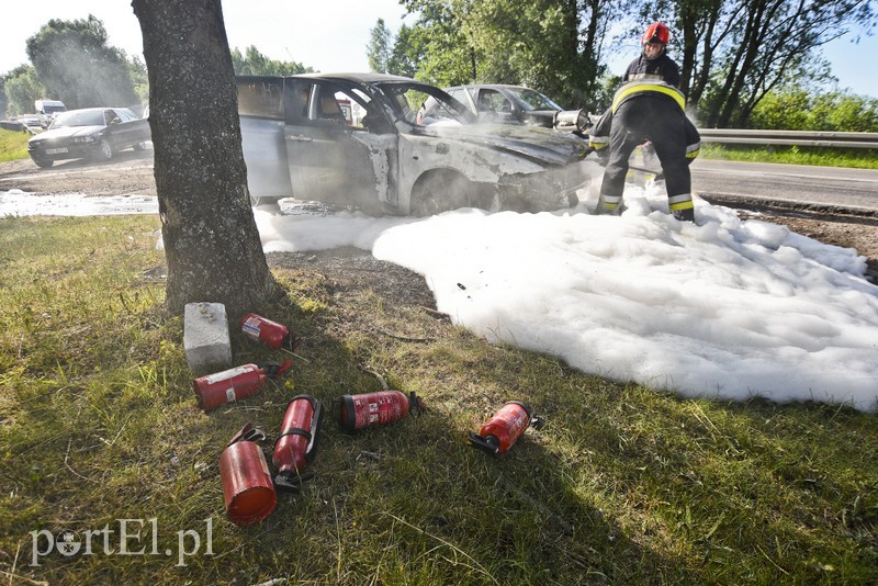 Pożar samochodu na drodze nr 22 zdjęcie nr 177425