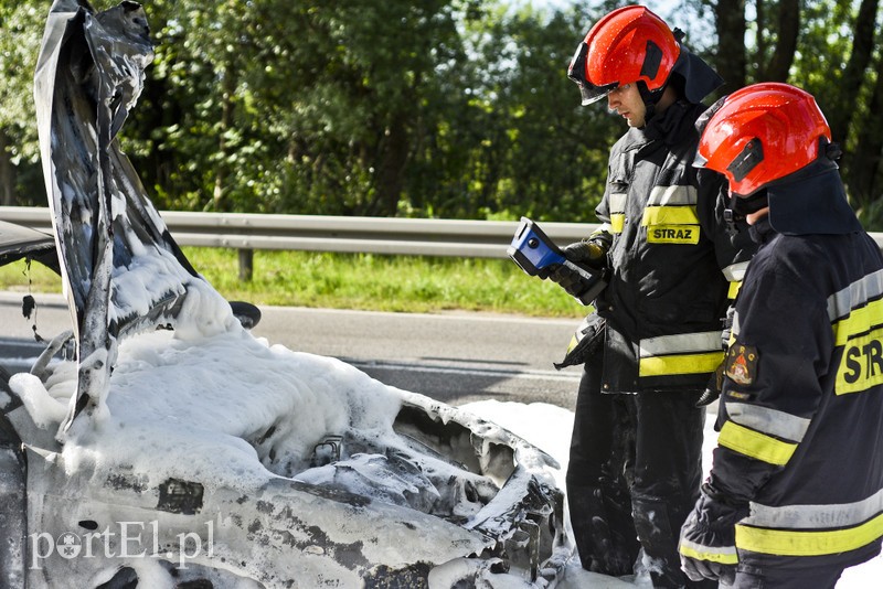 Pożar samochodu na drodze nr 22 zdjęcie nr 177433