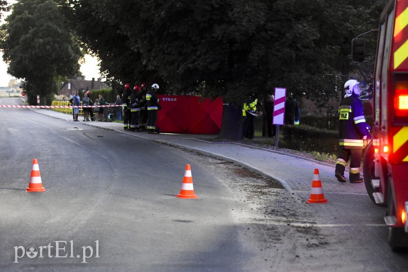 Motocyklista zginął po uderzeniu w drzewo zdjęcie nr 179559