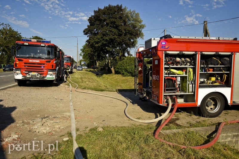 Pożar ciężarówki tuż pod warsztatem w Kazimierzowie zdjęcie nr 179942