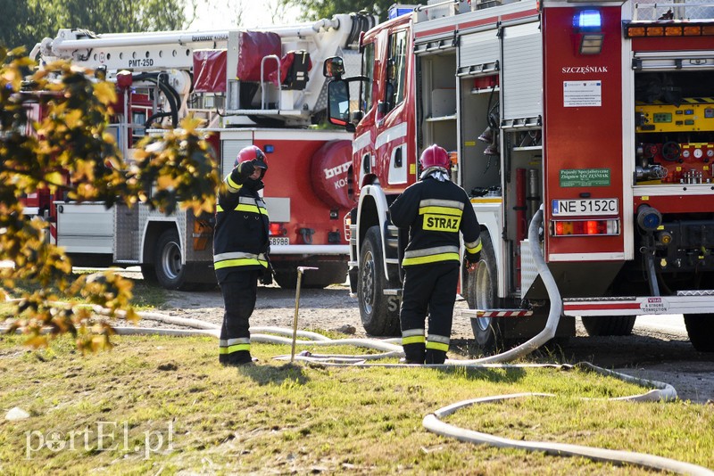 Pożar ciężarówki tuż pod warsztatem w Kazimierzowie zdjęcie nr 179950