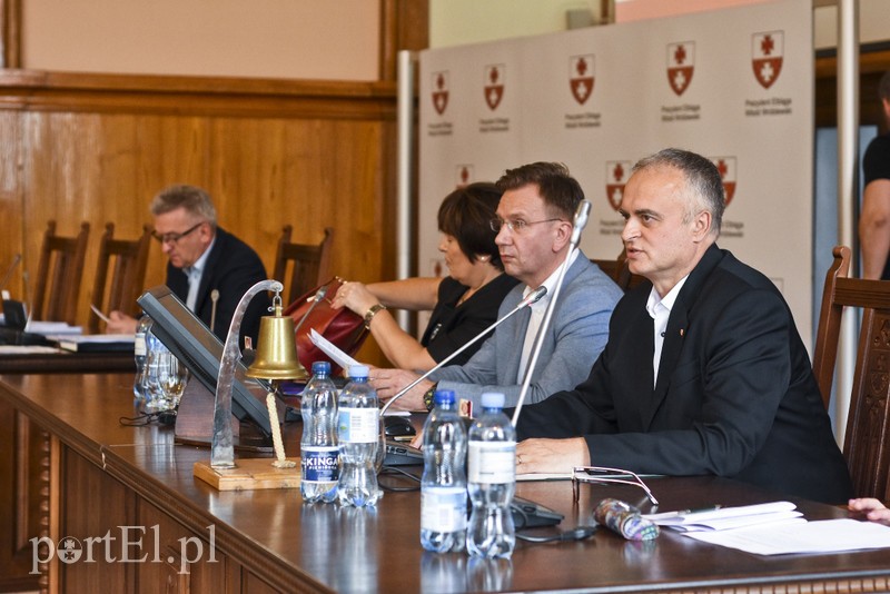 Sesja Rady Miejskiej na żywo. O Starcie i cieple zdjęcie nr 180112