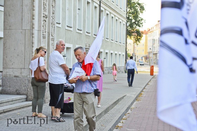 Władza, w sposób cyniczny, robi z nas poddanych zdjęcie nr 180979