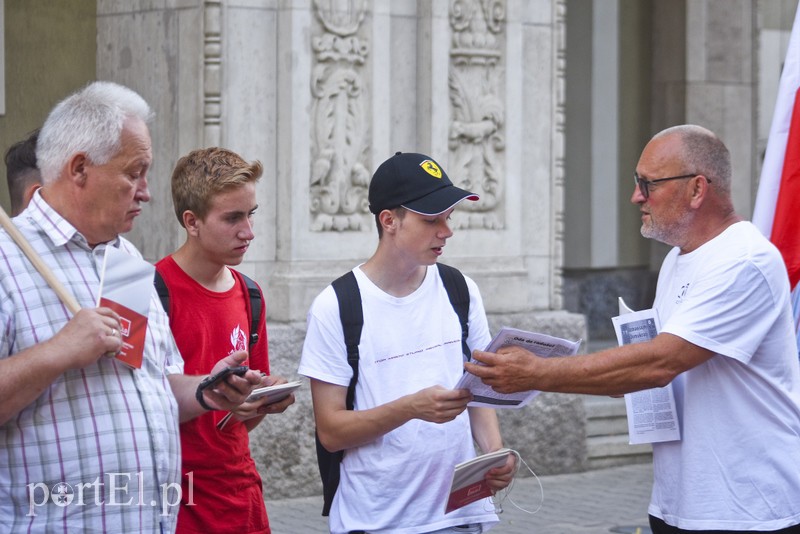 Władza, w sposób cyniczny, robi z nas poddanych zdjęcie nr 180975