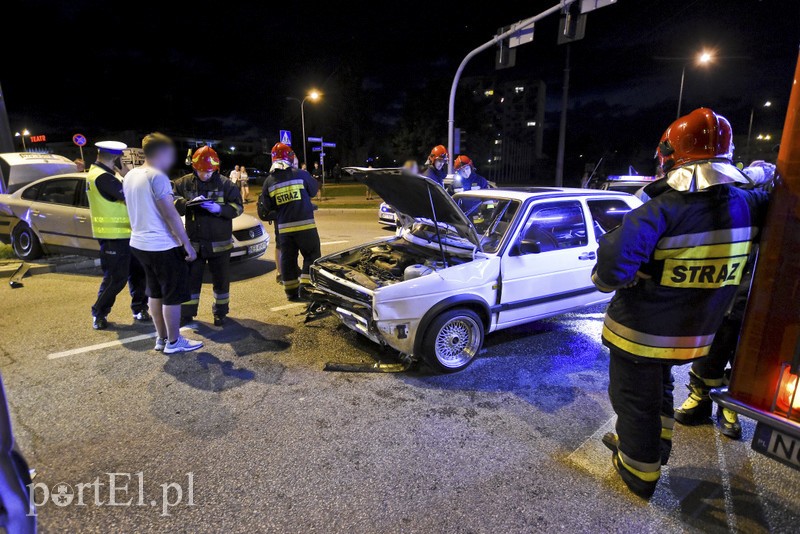 Zderzenie dwóch volkswagenów, 3 osoby w szpitalu zdjęcie nr 180991