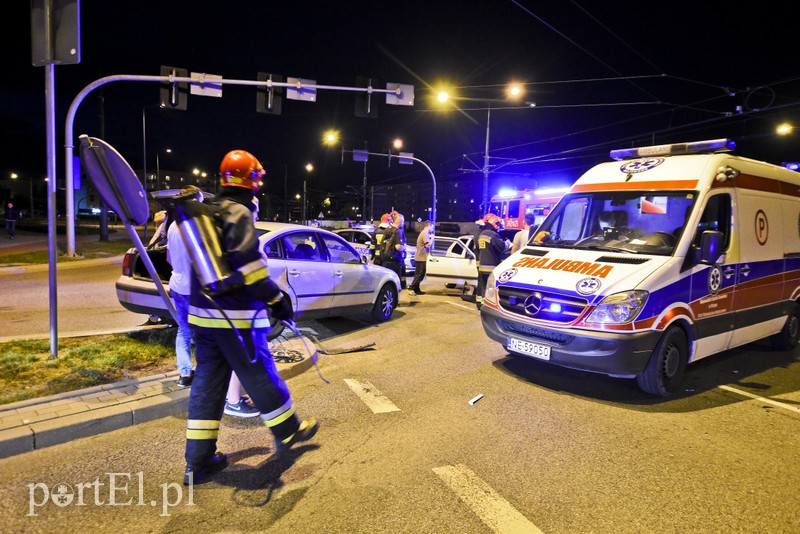 Zderzenie dwóch volkswagenów, 3 osoby w szpitalu zdjęcie nr 180989