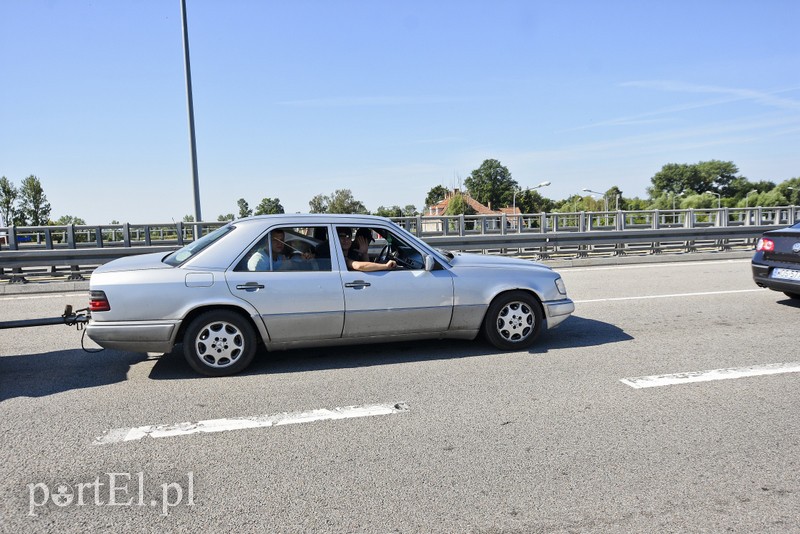 Kolizja na obwodnicy, tworzą się ogromne korki zdjęcie nr 181001