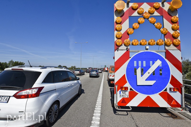 Kolizja na obwodnicy, tworzą się ogromne korki zdjęcie nr 181009