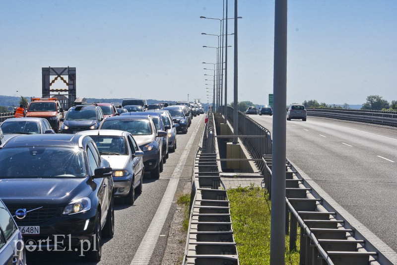 Kolizja na obwodnicy, tworzą się ogromne korki zdjęcie nr 181017