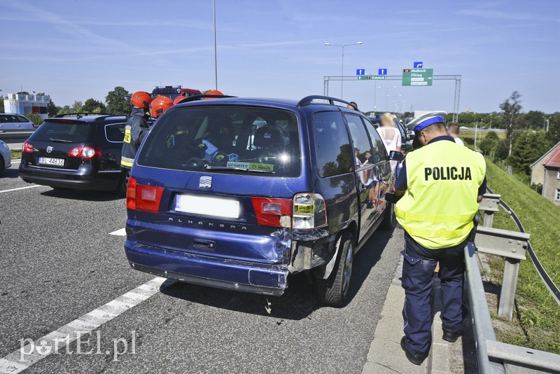 Kolizja na obwodnicy, tworzą się ogromne korki zdjęcie nr 181014
