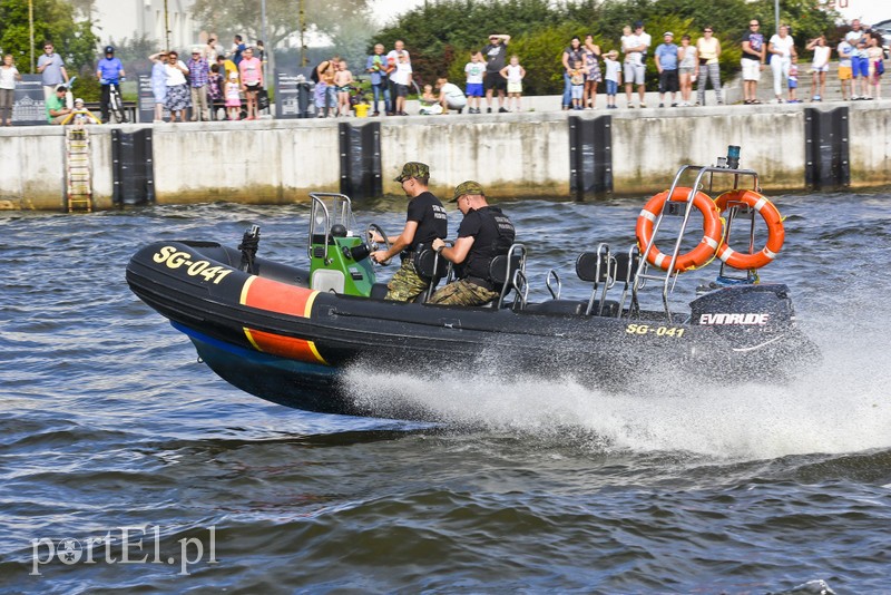Mundurowi na luzie zdjęcie nr 181171