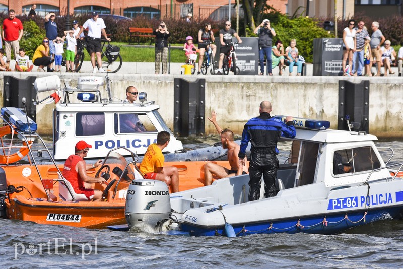 Mundurowi na luzie zdjęcie nr 181170