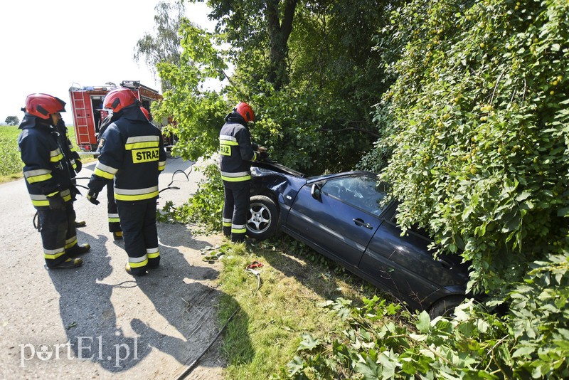 Wymusiła pierwszeństwo i dachowała zdjęcie nr 181198