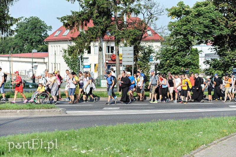Pielgrzymi ruszyli na Jasną Górę zdjęcie nr 181378