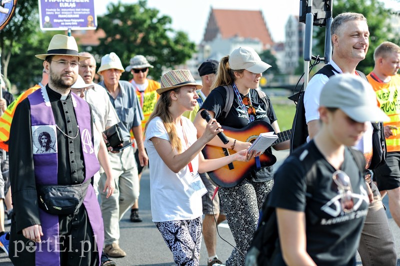 Pielgrzymi ruszyli na Jasną Górę zdjęcie nr 181368