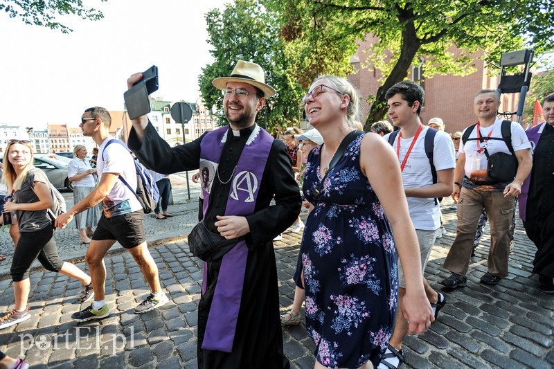 Pielgrzymi ruszyli na Jasną Górę zdjęcie nr 181357