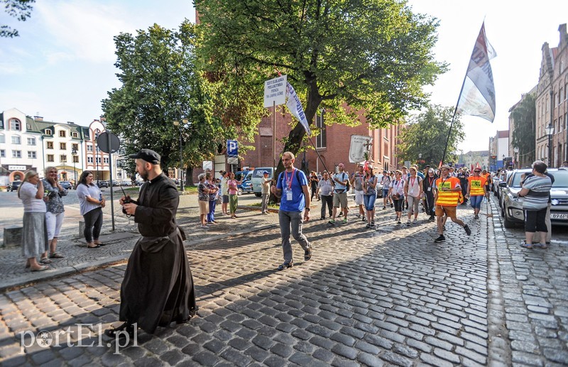 Pielgrzymi ruszyli na Jasną Górę zdjęcie nr 181355