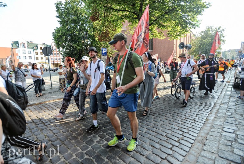 Pielgrzymi ruszyli na Jasną Górę zdjęcie nr 181361