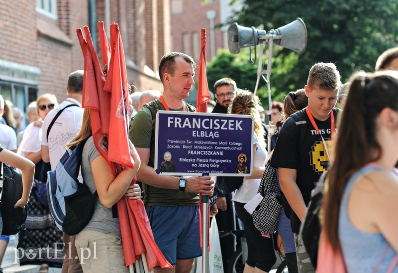 Pielgrzymi ruszyli na Jasną Górę zdjęcie nr 181346