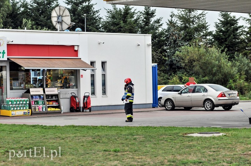 Strażacy interweniowali na stacji benzynowej zdjęcie nr 181544