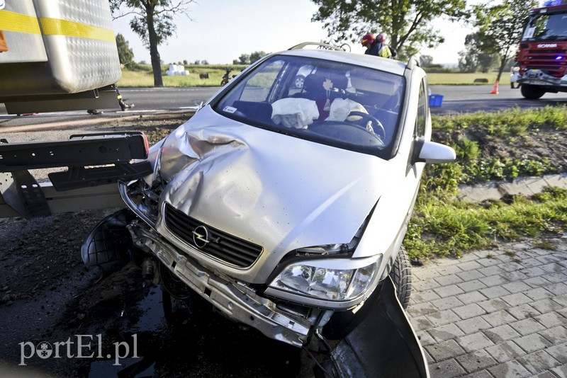 Zderzenie opla z ciężarówką przy wyprzedzaniu zdjęcie nr 182113