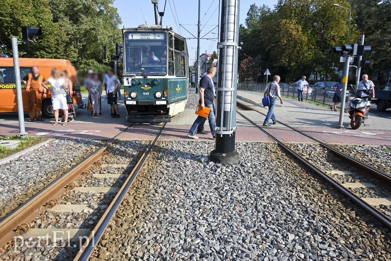 83-latek uderzył w tramwaj na rondzie zdjęcie nr 182132