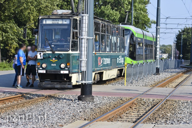 83-latek uderzył w tramwaj na rondzie zdjęcie nr 182136